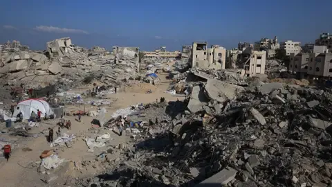 Military Tanks Push into Key Gaza City Residential District